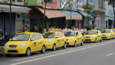 Đà Nẵng: Cước taxi giảm, thực phẩm “đứng yên”