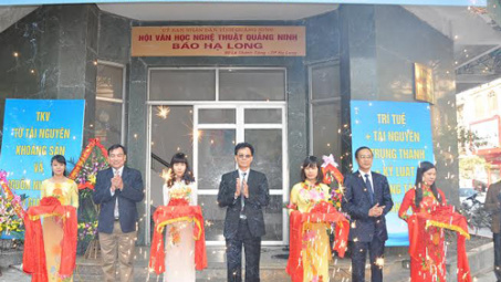 Khai mạc triển lãm ảnh "TKV 20 năm xây dựng và phát triển" tại Quảng Ninh