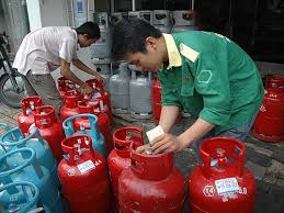 Giá gas giảm trên 12.000 đồng/bình 12kg