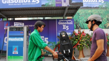 Khẩn trương thống nhất cơ chế giá xăng E5