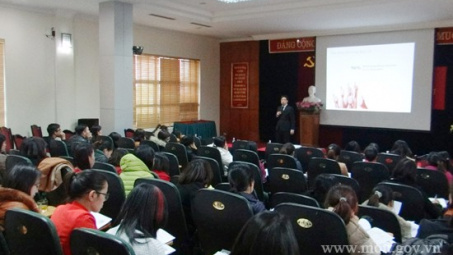 Khai giảng lớp kỹ năng bán hàng Việt