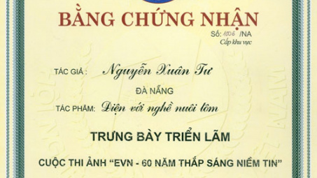2 tác giả EVNCPC được trao Bằng chứng nhận: Trưng bày triển lãm cuộc thi ảnh “EVN - 60 năm thắp sáng niềm tin”