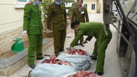 Lực lượng Quản lý thị trường Thanh Hóa bắt giữ nhiều hàng hóa vi phạm trước Tết Nguyên đán