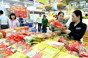Bán lẻ hàng hóa và dịch vụ tiêu dùng tăng nhẹ