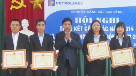 Petrolimex Cao Bằng: Đặt trọng tâm tăng trưởng hàng hóa, dịch vụ ngoài xăng dầu trong năm 2015
