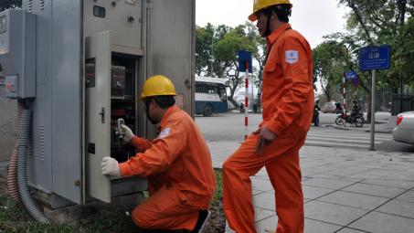 EVN HANOI: 13.807 ca trực đảm bảo điện Tết Nguyên đán Ất Mùi 2015