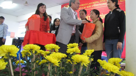 Công đoàn các Khu Công nghiệp, Khu Kinh tế Khánh Hòa: Vui Tết sớm cùng công nhân xa quê