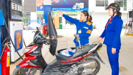 Xí nghiệp Bán lẻ Xăng dầu Petrolimex: Đổi mới công tác phục vụ khách hàng là nhiệm vụ trọng tâm 2015