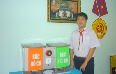 Sáng chế "thùng rác thông minh" ở tuổi 15