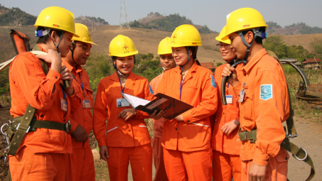 "CBCNV Công ty Điện lực Sơn La vinh dự được phục vụ 218,1 ngàn khách hàng sử dụng điện"
