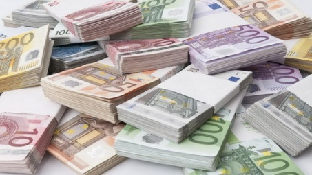 Đồng euro rơi xuống mức đáy do chương trình mua trái phiếu của ECB