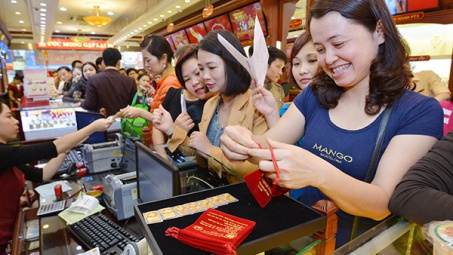 Vàng SJC giảm nhẹ, chênh lệch với thế giới lên gần 5,5 triệu đồng