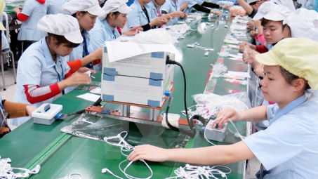 Lần đầu tiên Việt Nam đứng đầu thị trường gia công thế giới
