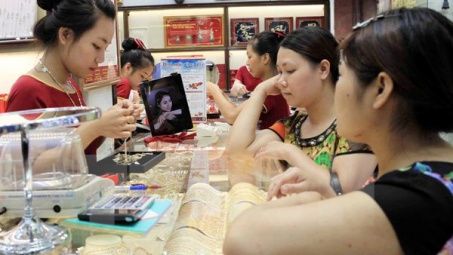 Giá vàng SJC quay đầu giảm nhẹ, ngược chiều với diễn biến thế giới