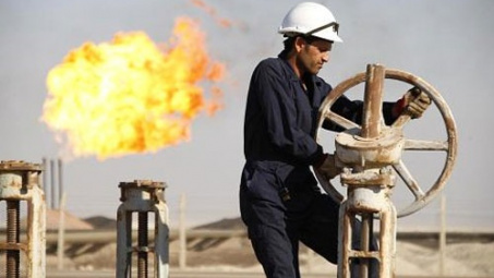 Giá dầu tăng vọt trước tin Saudi Arabia không kích Yemen