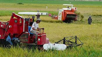 Bổ sung kinh phí hỗ trợ đất sản xuất, mua sắm máy móc nông cụ