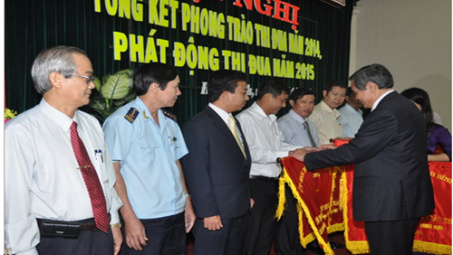 Công ty Điện lực Bình Định được vinh danh trong phong trào: “Đồng thuận cao, thi đua giỏi, về đích sớm”