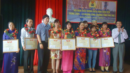 CĐ ngành Công Thương Phú Thọ: Biểu dương điển hình tiên tiến trong CNVC-LĐ