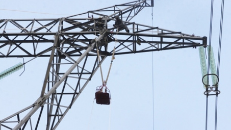 Ứng dụng công nghệ sửa chữa đường dây 500kV đang mang điện