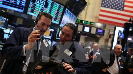 Chứng khoán Mỹ giảm nhẹ sau báo cáo thất vọng về tăng trưởng GDP