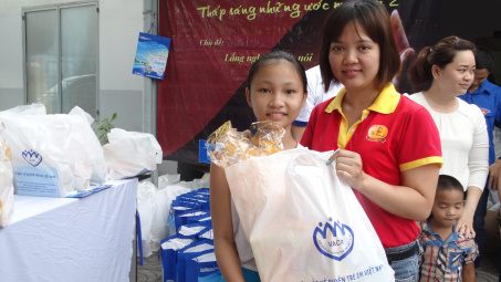 1000 phần quà trao cho trẻ em thiếu may mắn