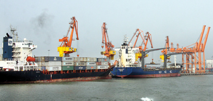Seaports attract investment from major firms 