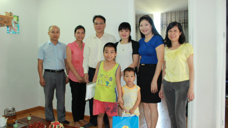 Công đoàn Công Thương Việt Nam trao quà trẻ em nghèo vượt khó