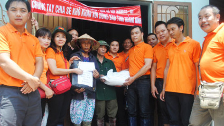Công ty Habeco ID trao quà cho nhân dân vùng lũ tỉnh Quảng Ninh