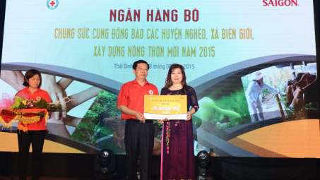 Bia Sài Gòn trao bò tại Thái Bình
