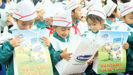 Công ty CP Sữa Việt Nam (Vinamilk): Thi đua gắn với chất lượng sản phẩm và hướng về cộng đồng