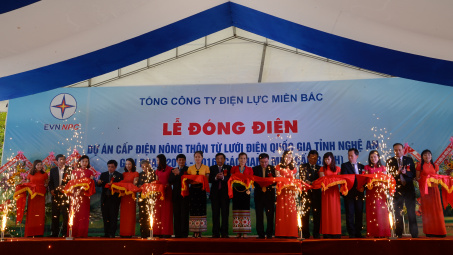 Điện lưới quốc gia về với các xã nghèo của tỉnh Nghệ An