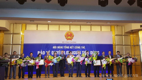 Bảo vệ quyền lợi người tiêu dùng theo hướng bền vững