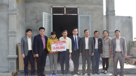Công đoàn TKV trao Mái ấm công đoàn và tặng quà CNLĐ xuất sắc, công nhân có hoàn cảnh khó khăn nhân dịp Tết Nguyên đán 2016