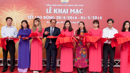 Khai mạc triển lãm “Tự hào trí tuệ lao động Việt Nam” và Phiên chợ Tết Lao động