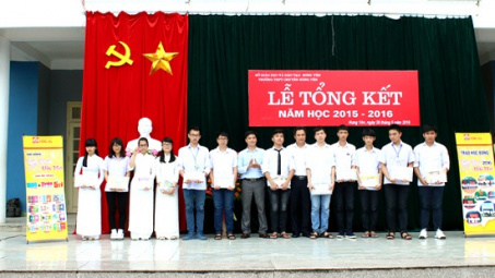 Quỹ Học bổng “Chắp cánh ước mơ” - Văn phòng phẩm Hồng Hà năm 2016  đã đến với học sinh ưu tú