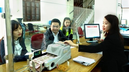 Vietnam’s joint stock commercial banks have cut deposit rates for the first time this year