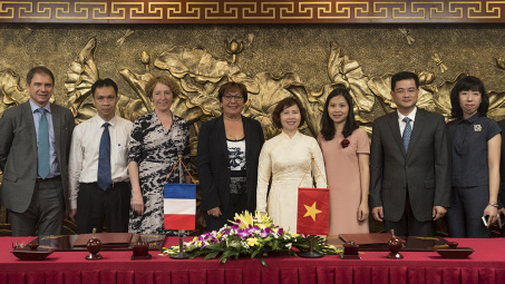 Thứ trưởng Bộ Công Thương Hồ Thị Kim Thoa tiếp Quốc vụ khanh Pháp