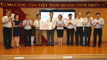 Vinatex tài trợ 3.000 áo sơ mi, trị giá 1,5 tỷ đồng cho Trường ĐH Bách khoa Hà Nội
