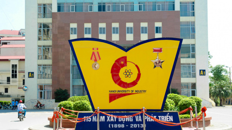 Thầy và trò Trường Đại học Công nghiệp Hà Nội hưởng ứng Chương trình Nhận diện hàng Việt Nam – Tự hào hàng Việt Nam 2016