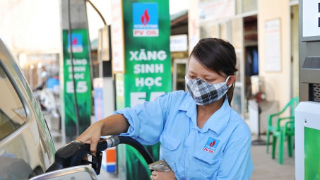 Phó Thủ tướng Trịnh Đình Dũng chỉ đạo thực hiện lộ trình sản xuất, kinh doanh xăng E5