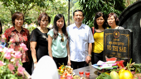 Công đoàn Bộ Công Thương tri ân các anh hùng, liệt sĩ tại Côn Đảo
