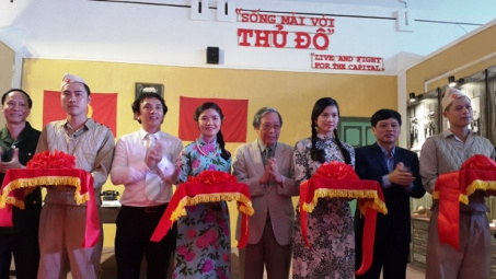 Khai mạc triển lãm “Sống mãi với Thủ đô”