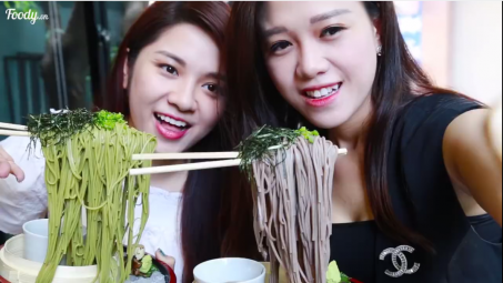 Cơn sốt mì bay (Singapore)  "náo loạn" giới trẻ Việt Nam