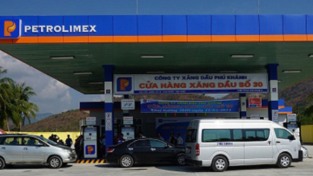 Petrolimex Khánh Hòa: Bám trụ vị trí bán hàng, phục vụ nhân dân trong mưa lũ