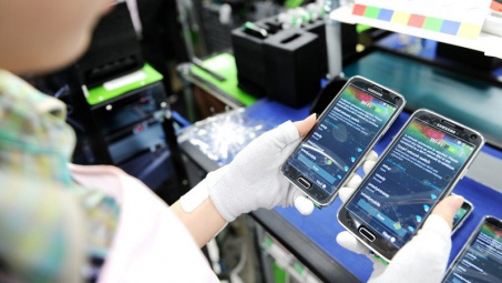Exporting phones to US hit 29.8 billion USD in the first 10 months