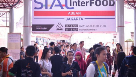 Introducing Vietnamese food and drink products at Indonesia food expo