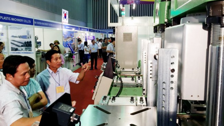 Over 320 companies attend plastics and rubber exhibition 