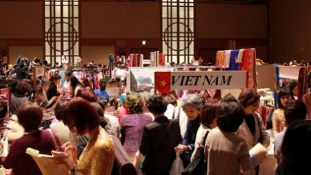 Introducing Vietnamese goods in Vietnam Fair in Japan