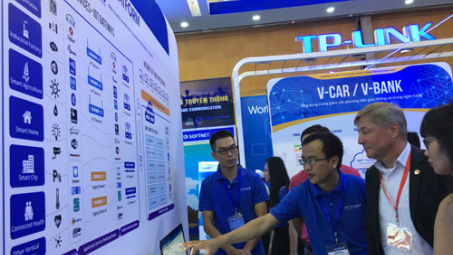 Nearly 200 booths showcase products in Vietnam ICT COMM 2016