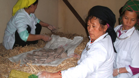 Giữa"cơn bão" rượu  không an toàn  và một mô hình đáng chú ý 
